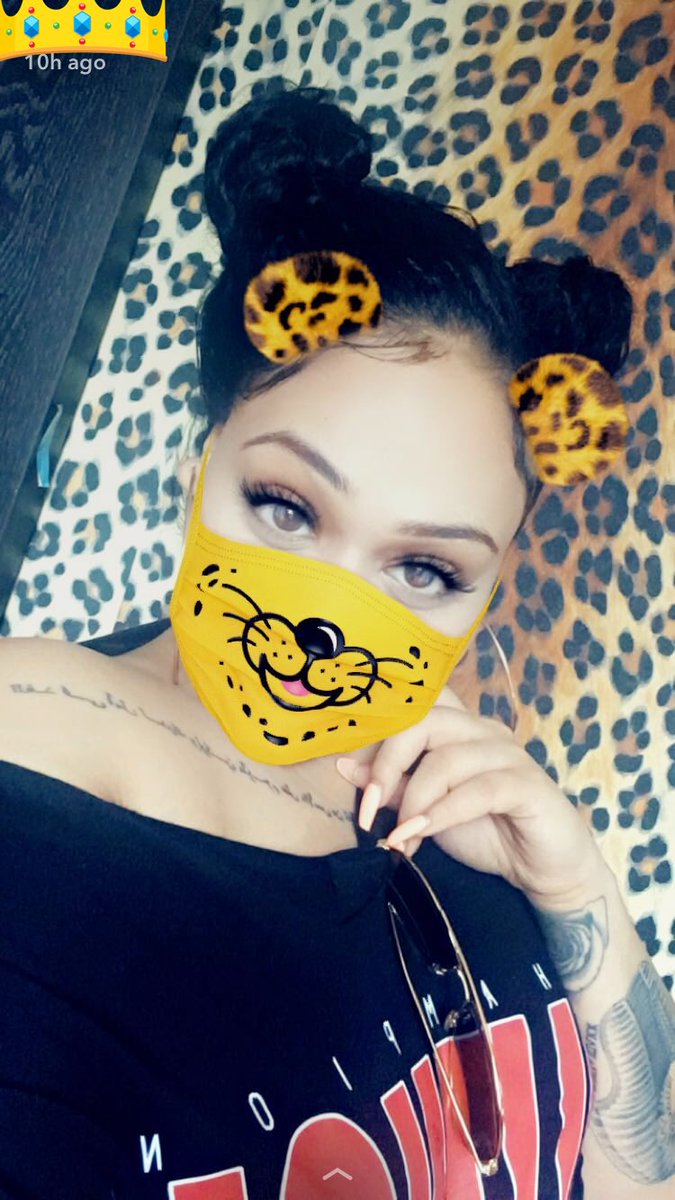 Tell_em_MINAJ's tweet photo. Being cyoot orrr whatevaaah... https://t.co/WO2E7yBfVZ