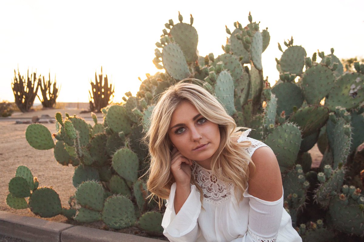 haley_vial's tweet photo. 1 more week until I'm a high school graduate https://t.co/vyVNPFnNN9
