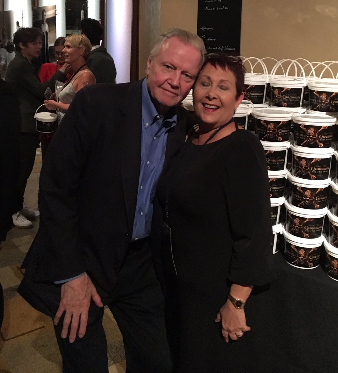 zipporahs's tweet photo. I know my eyes are closed, but he pulled me in close for the photo.... #JonVoight #pirateslifeevent #bestillmyheart https://t.co/mj9OV90OU7