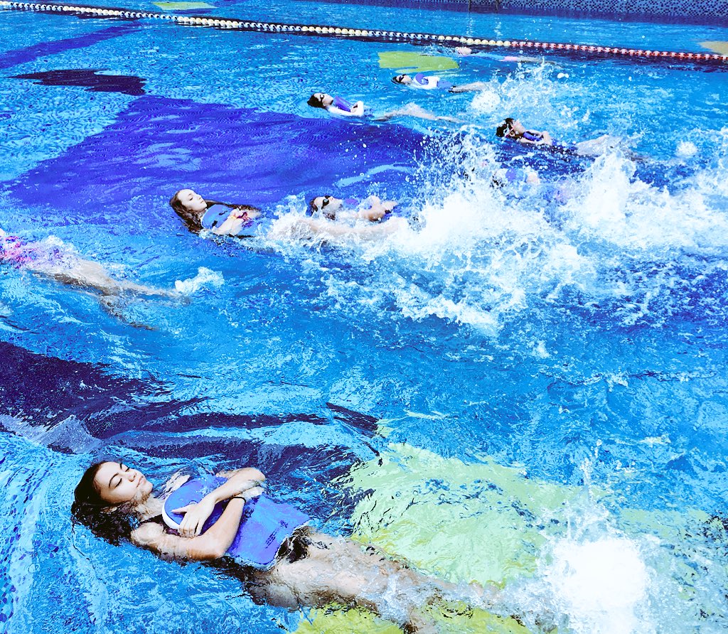 clos_gm's tweet photo. G6 working on creasing #buoyancy through breathing & #propulsion today! And of course a bit-o-fun. #SISrocks #SISphysed #ascta #swim #physed https://t.co/lNDYf1bNq0