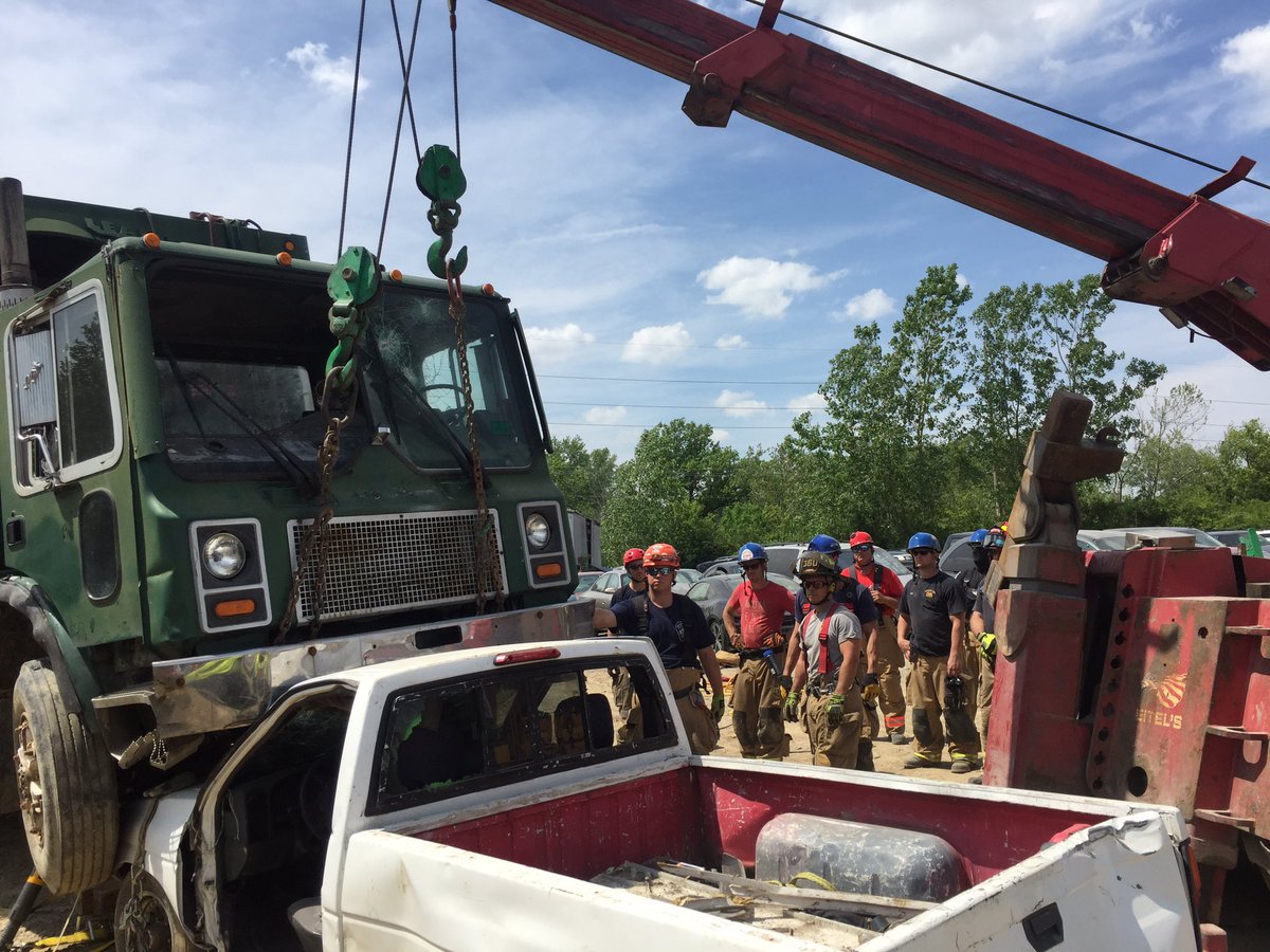 therescueboss's tweet photo. Tow trucks can be a huge asset for vehicle rescue. Familiarize yourself with the local tow companies to build a working relationship. https://t.co/GvqscaL40k