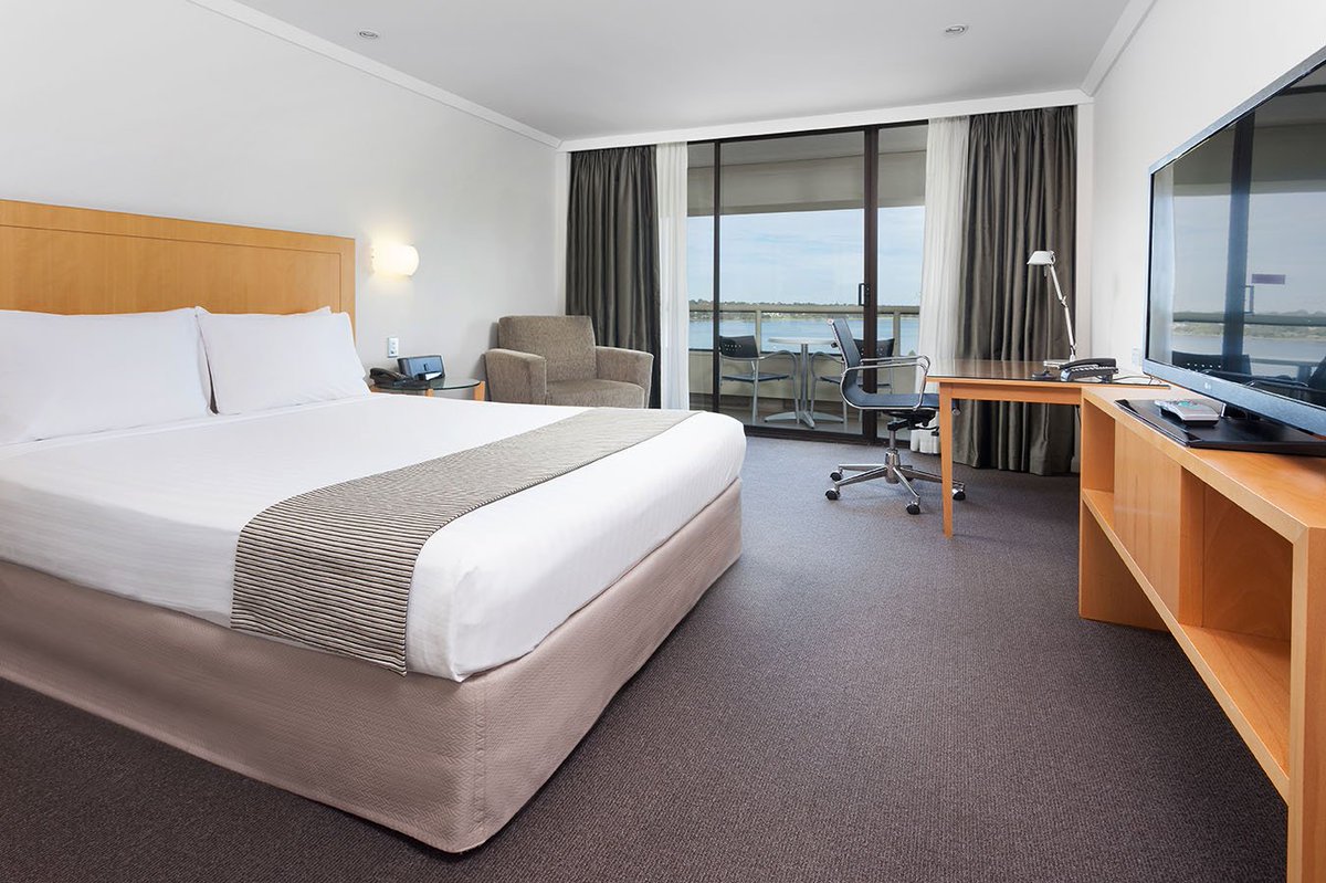 CrownePlazaPer's tweet photo. It's not too late to book a weekend staycation https://t.co/XaDuqTLSdH https://t.co/iM2xFsjBzH