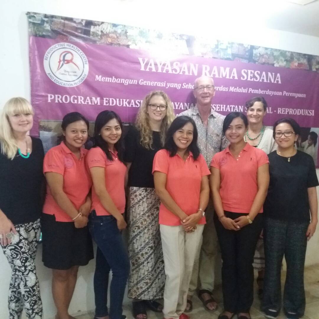 PingkanUmboh's tweet photo. Great work @YRS_Bali and #AusVols4Dev in providing health care for women. @scopeglobal https://t.co/93saqw24Sv