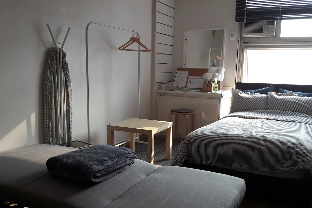 jimzzinpang's tweet photo. ขอบคุณทุกอย่างที่ทำให้รู้จักairbnb เลยได้ที่พักน่ารักๆ 7 คืน แค่ 6700 รู้สึกคุ้ม แถมอยู่ติดสถานีรถไฟเลย เจ้าของห้องก็น่ารัก พูดไทยด้วย 55555 https://t.co/Bajf0pucGc