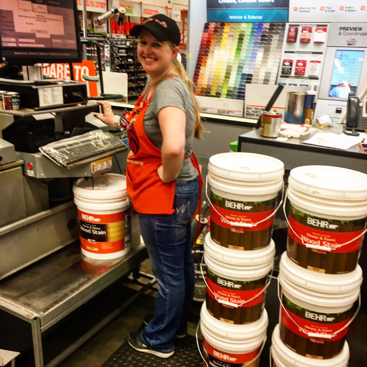 Megan mixing the first 40 gallons of 150+ that Johnny Pro produced from HD3645 going into the Mem Day Event. <a href="/Hectdominguez/">Hector Dominguez</a>