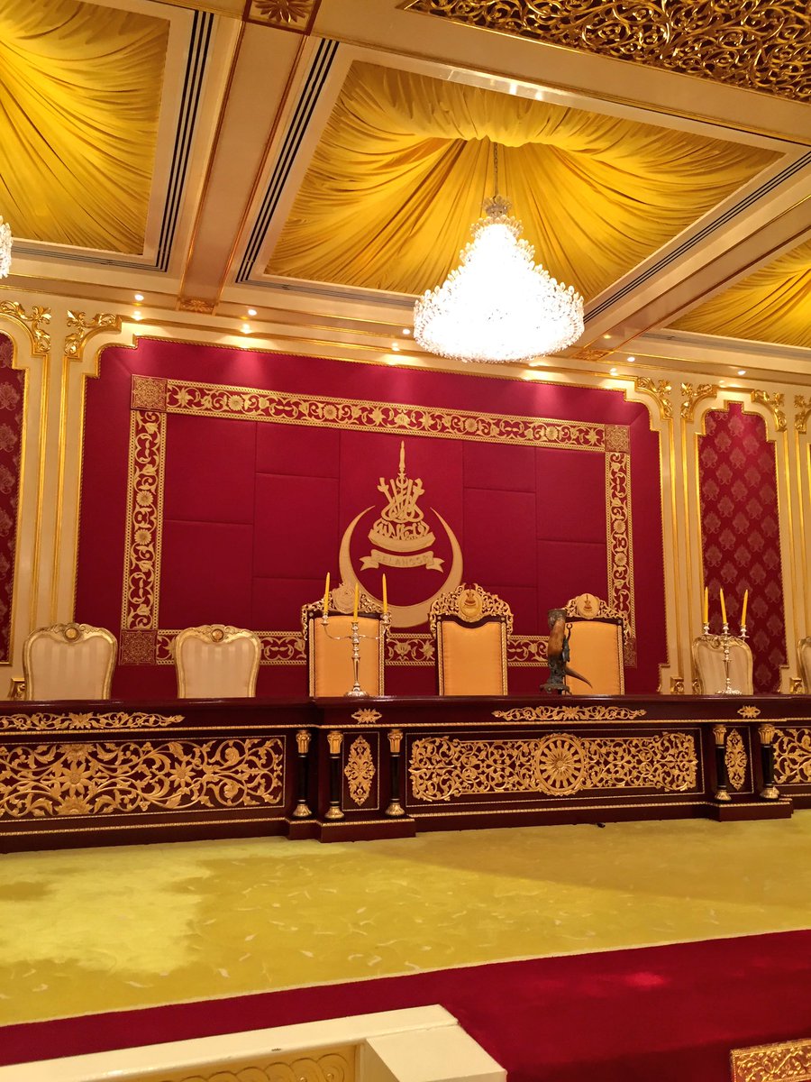ayuhtravel's tweet photo. Pretty sure anyone will fall in love with the design inside the palace! 😍 #GayaTravel #EatTravelWrite #ETW5 https://t.co/Ob0s8S2mcu