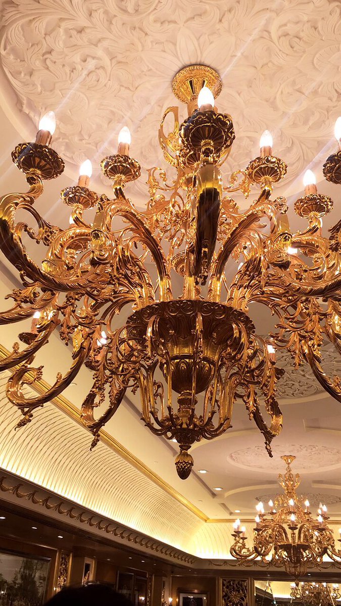 ayuhtravel's tweet photo. Pretty sure anyone will fall in love with the design inside the palace! 😍 #GayaTravel #EatTravelWrite #ETW5 https://t.co/Ob0s8S2mcu