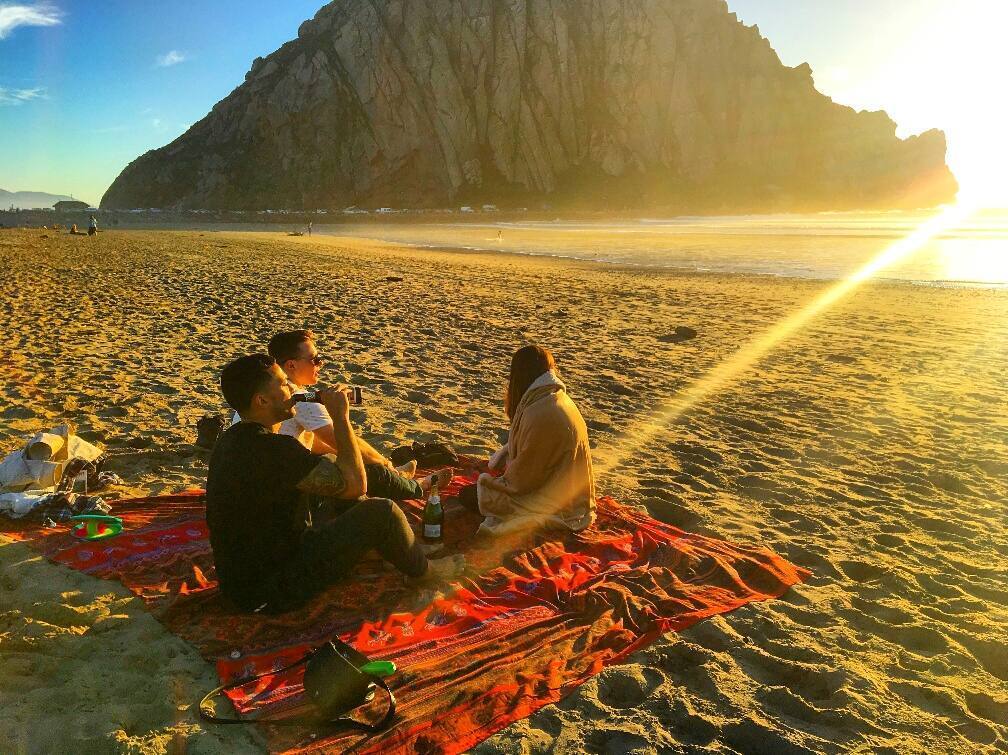 Because Sunset beach picnics are never a bad idea 👌 Thanks for sharing <a href="/juliamills/">Julia Mills</a>! #CoastTrekkers instagram.com/p/BUQsDJBAwLp/