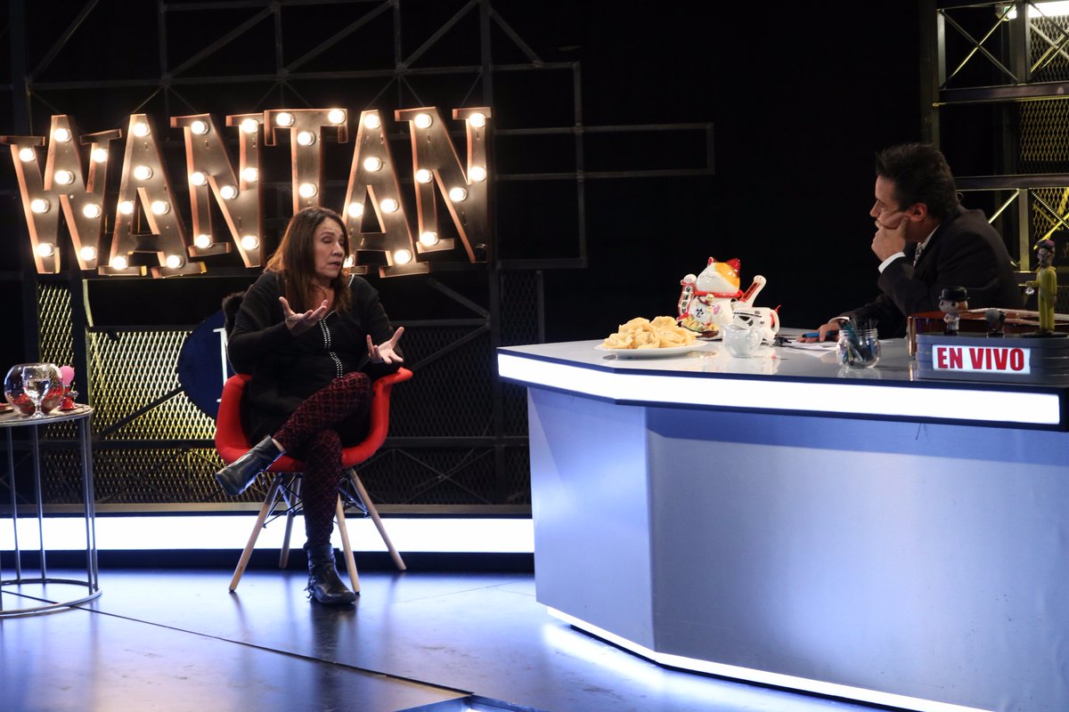 wantannight's tweet photo. Nuestra invitada de hoy, #JulyNaters, nos cuenta sobre su nuevo proyecto televisivo. ¿Ya saben de qué se trata? #ConWantanLasNochesSon :3 https://t.co/ElESClxMMk