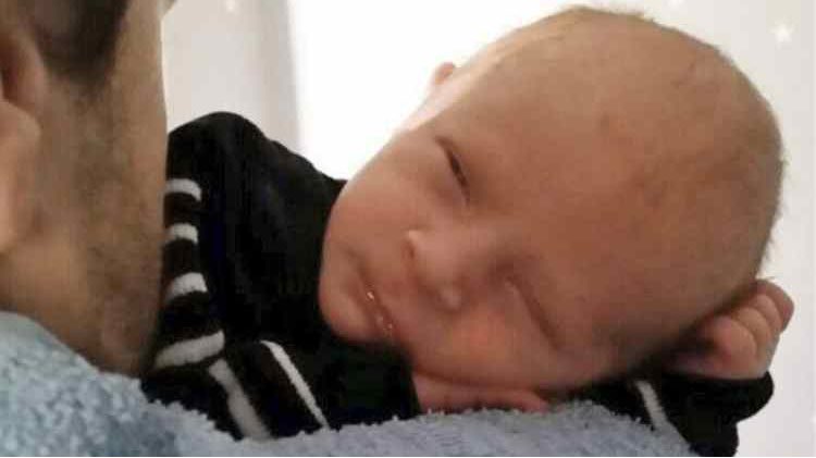 Andreas_Wegener's tweet photo. Ayden wurde nur zwei Monate alt. Er soll seinen Vater beim Kiffen und Zocken gestört haben. Unfassbar. https://t.co/i2NtqNpC9X @BILD_News https://t.co/CYoqClPw4N