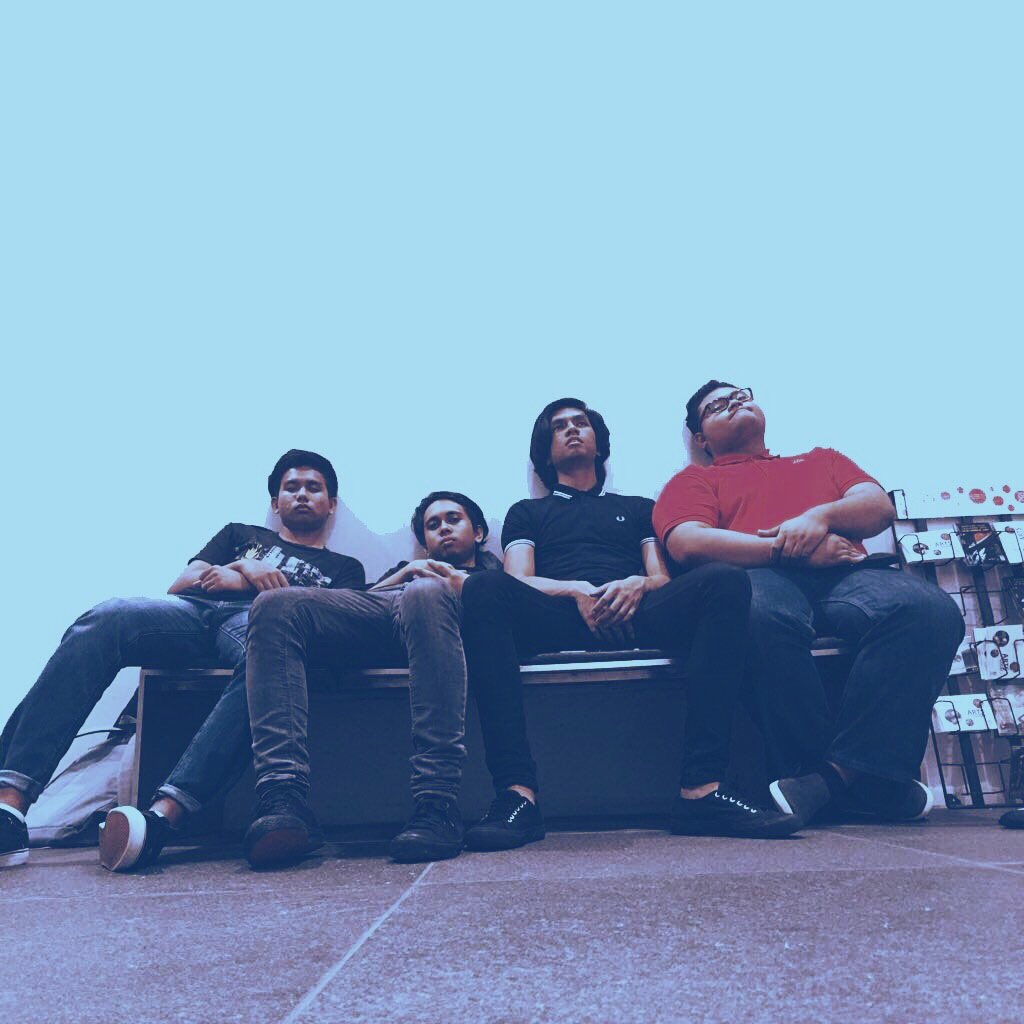 inkyvibeband's tweet photo. Red, Pink, Purple, Yellow
Be excited for tomorrow :) https://t.co/PORannAYbH