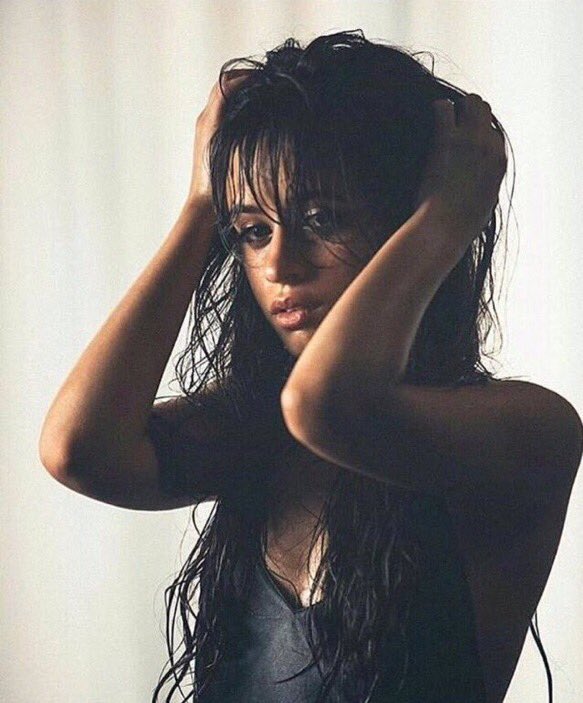 L4URENPARCER4's tweet photo. Cómo puede ser tan perfecta 😍😍

#BuyCryingInTheClubOniTunes https://t.co/RLcLG05YnO