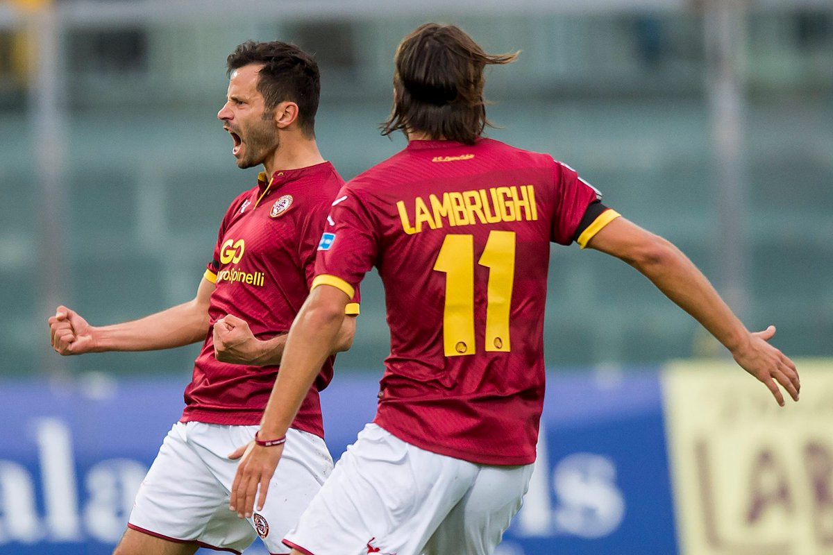 Prezzemolina67's tweet photo. Buon compleanno al Granduca Amaranto @AleLambru14 e ad un'altro valoroso guerriero amaranto #MarcoCellini Forza @LivornoCalcio emozionateci https://t.co/lA17hqev2R