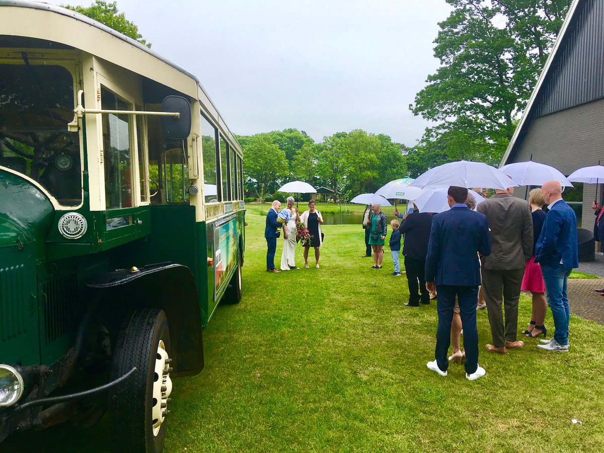 RestaurantFox's tweet photo. Arrivé #bruidspaar en we gaan op reis #weddingexpress mmv @Nostalgischrijd https://t.co/XT9oAPVaB6