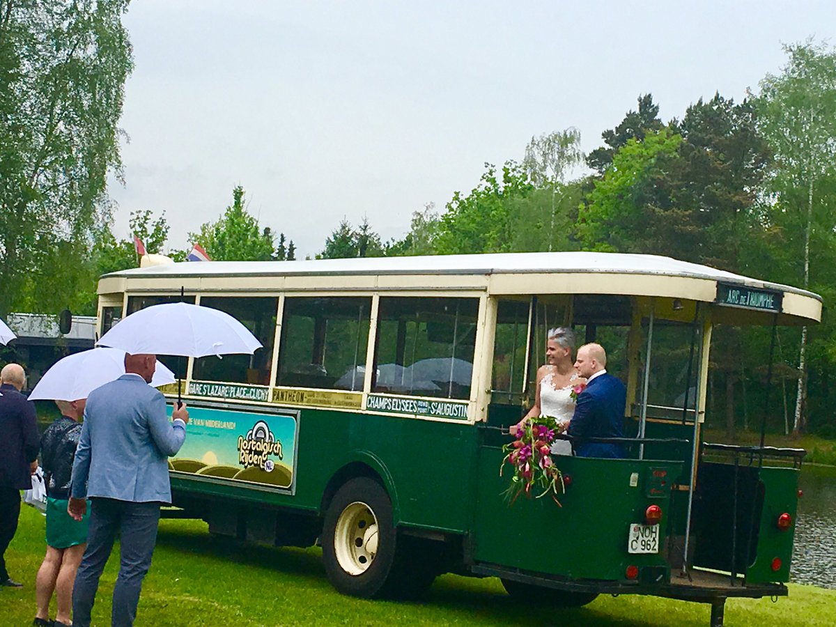 RestaurantFox's tweet photo. Arrivé #bruidspaar en we gaan op reis #weddingexpress mmv @Nostalgischrijd https://t.co/XT9oAPVaB6