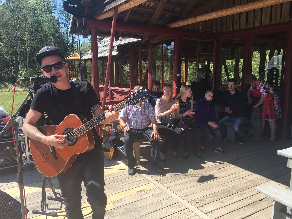 Šodien Laumu Dabas parkā pulcējas čaklākie makulatūras vācēji#konkursa noslēguma svētki#Palīdzēsim kokiem!