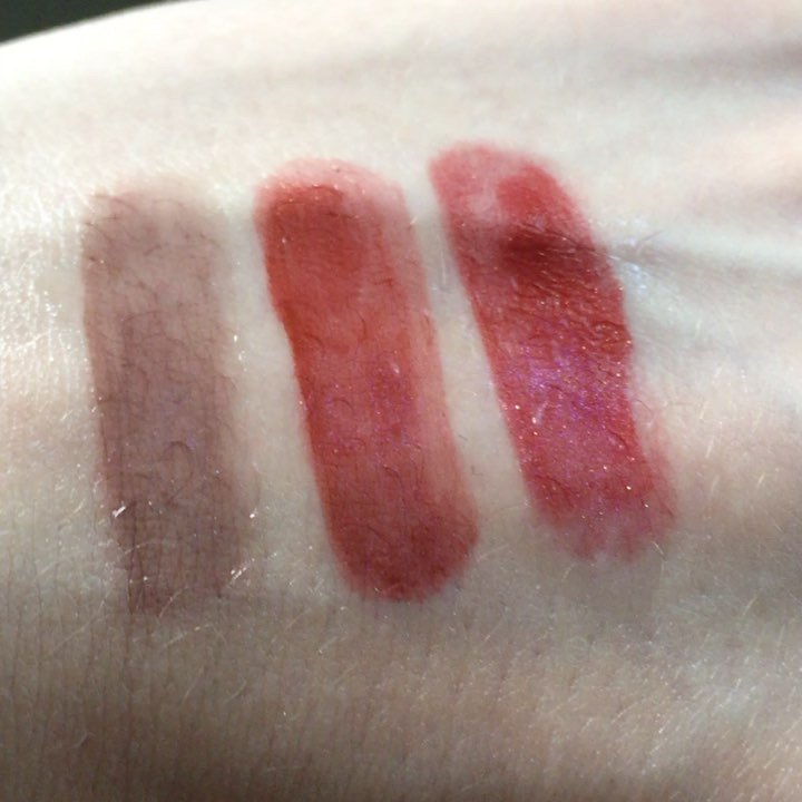 MakeitlastLips's tweet photo. #nude #moca #mojave with glossy gloss on one half and Opal gloss on the other! I have all three in stock and two of them are discontinued 😱… https://t.co/nvXh2CscDz