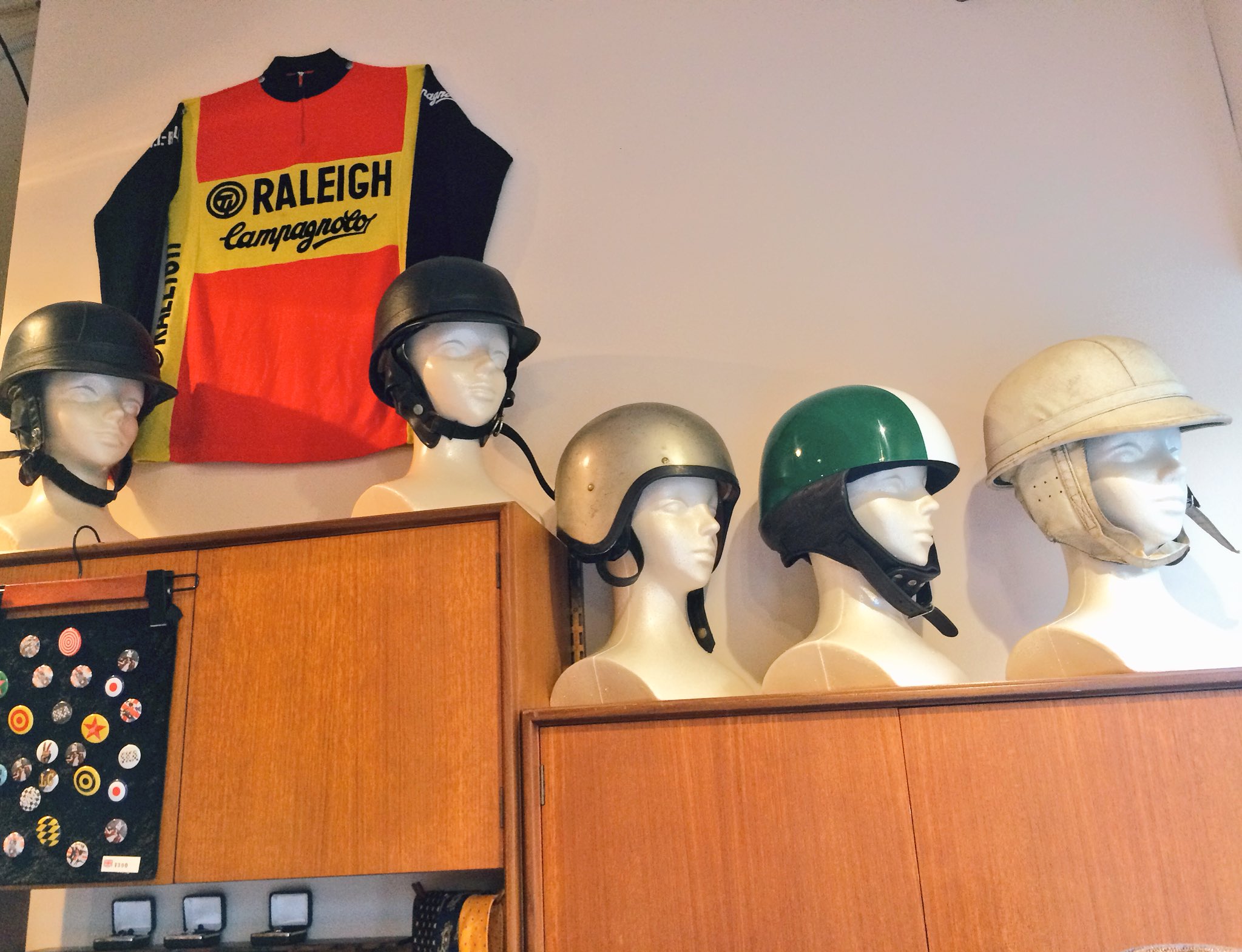 Jump the Gun Japan on Twitter "Our Favorite Corner in Our Shop. お店の一角です。 ふと思い付いて 私物のRALEIGHの