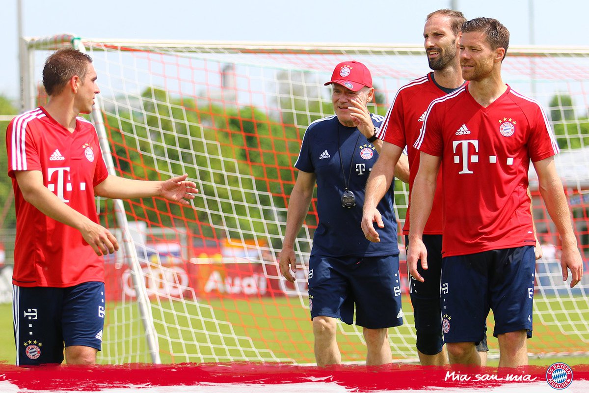 FCBayern's tweet photo. #DankePhilipp 👏👏👏
#DankeTiger 👏👏👏
#DankeTom 👏👏👏
#GraciasXabi 👏👏👏

#MiaSanMia https://t.co/aLoxdzIApE