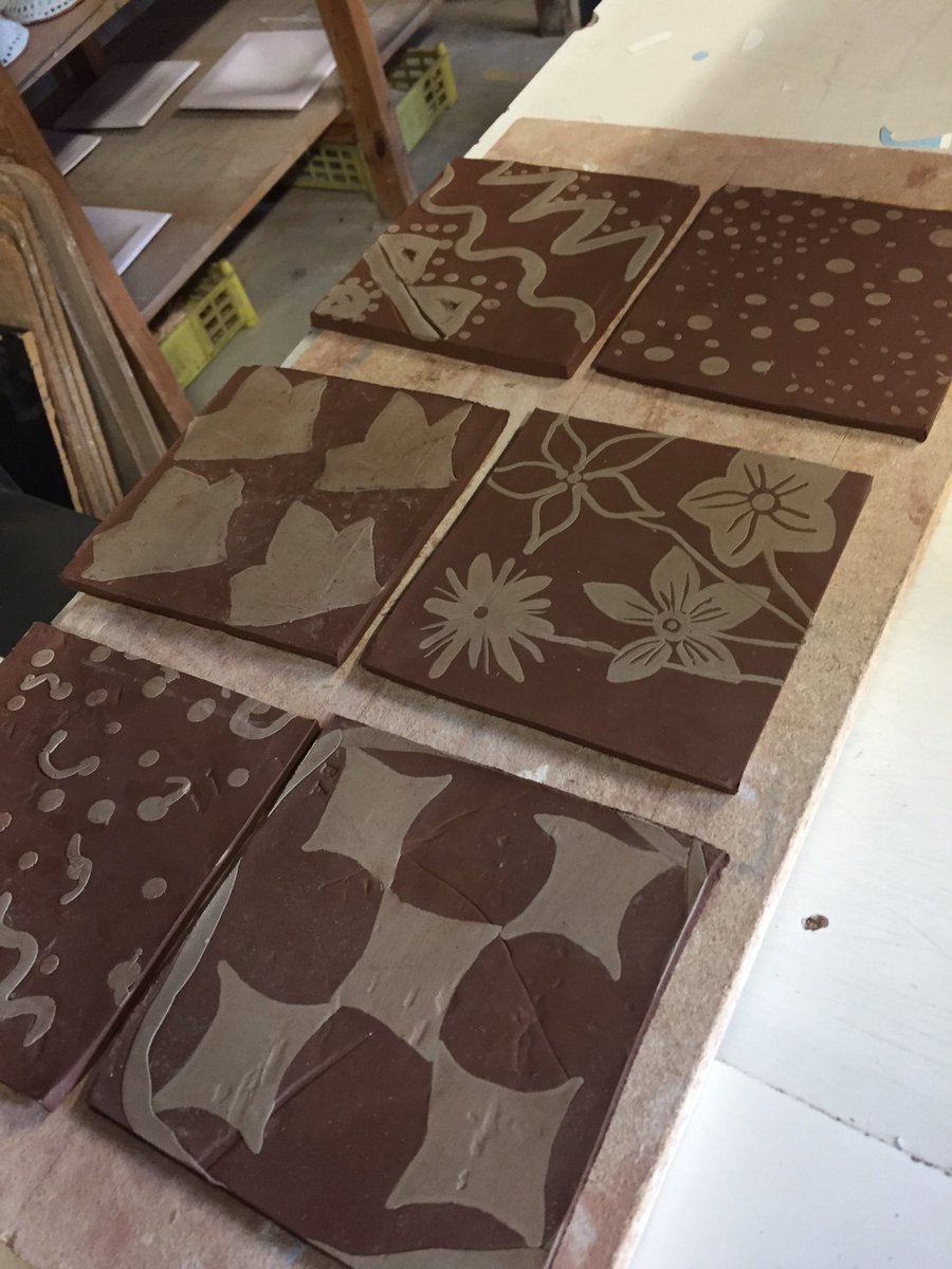 StaffsmathsPGCE's tweet photo. Some amazing tiles! @BCBfestival @StaffsLSE #clayCPD https://t.co/TZneHy1a34