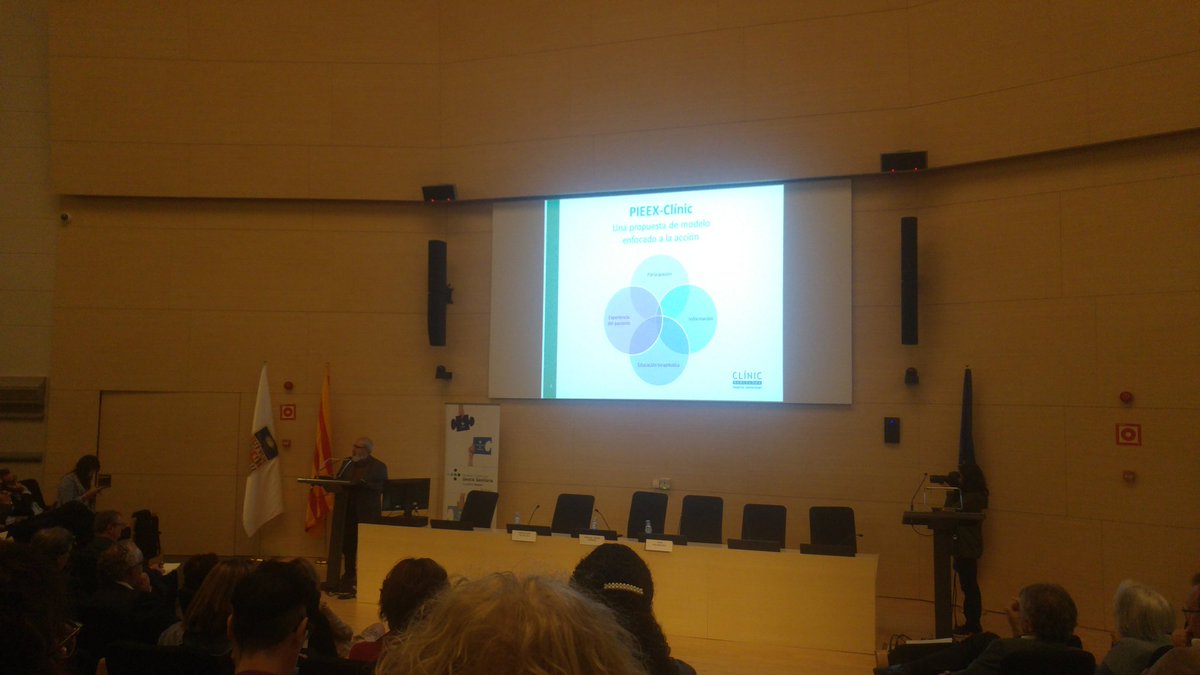 Inma_Grau's tweet photo. #decisionescompartida  @jescarrabill explica #PIEEX pgm del @hospitalclinic de participacion, informacion, educación y experiencia paciente https://t.co/aoMFDGzaey