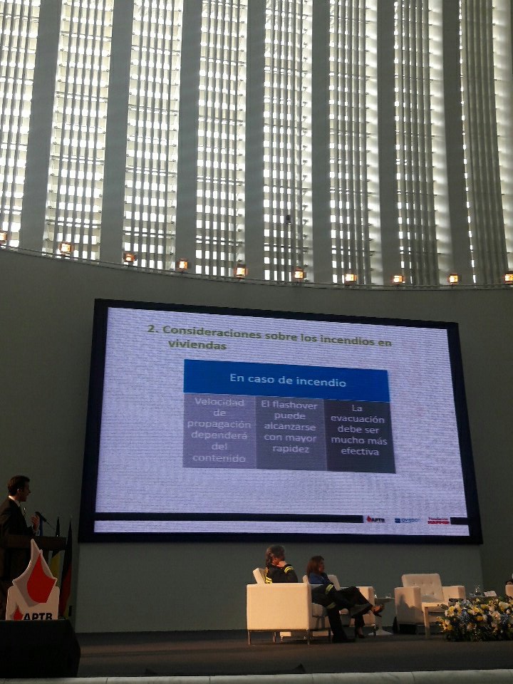 LaurentAlfonso's tweet photo. #CIPE2017
A.Galan Penalva (consultor de seguridad contra incendios) evaluación de la toxicidad de humos en reacción al 🔥 https://t.co/JQ928xRGq9