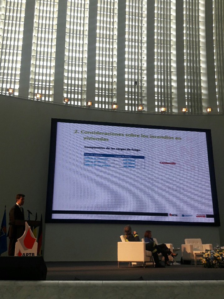 LaurentAlfonso's tweet photo. #CIPE2017
A.Galan Penalva (consultor de seguridad contra incendios) evaluación de la toxicidad de humos en reacción al 🔥 https://t.co/JQ928xRGq9