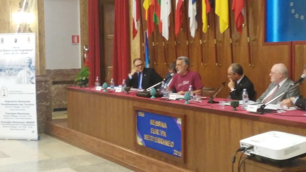 f_bergamelli's tweet photo. Messina, convegno #unscp su riforma dirigenza pubblica locale, interviene il sindaco di Messina @RenatoAccorinti https://t.co/jyGQxew3Kf
