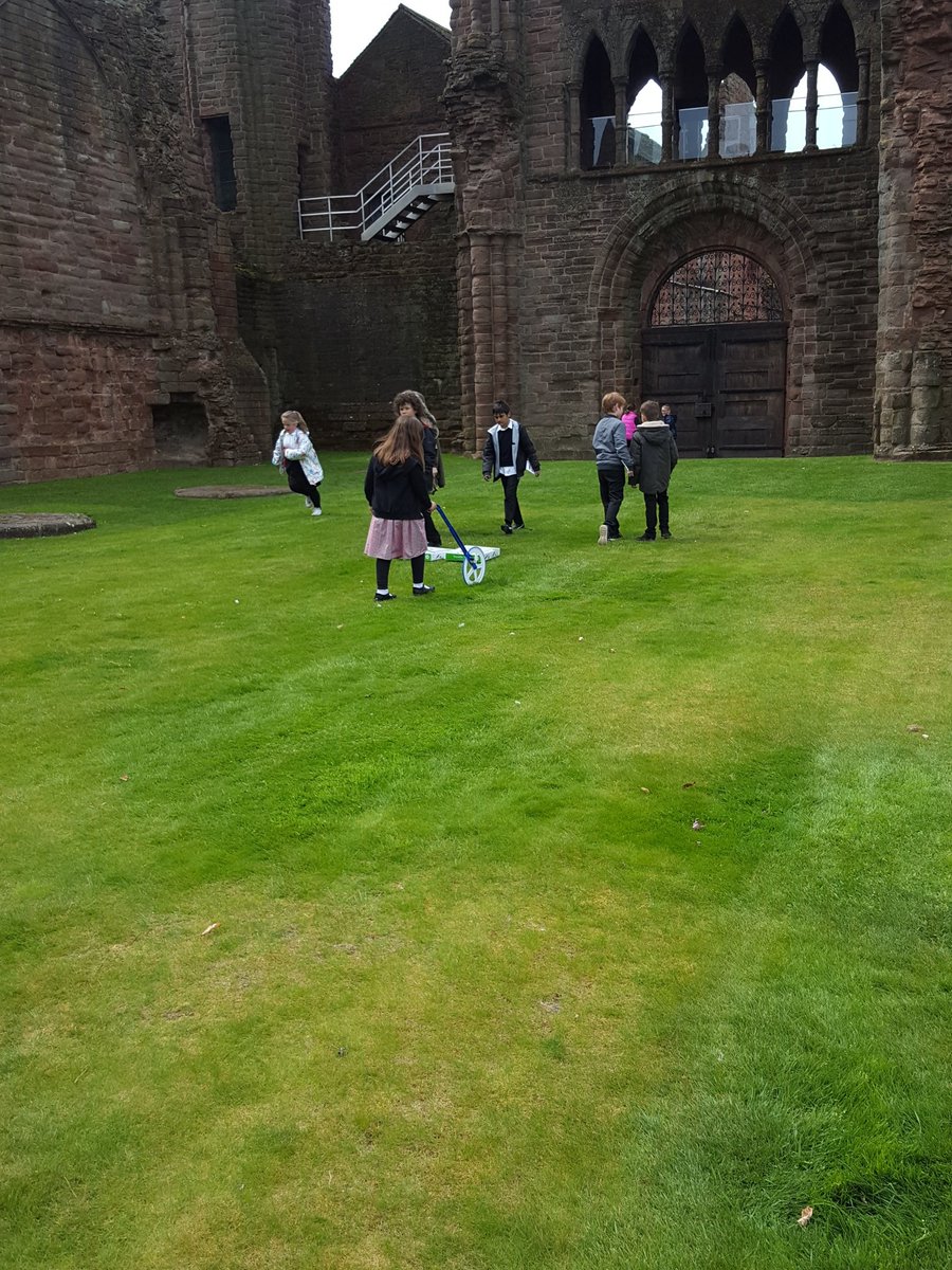 LadyloanPS's tweet photo. Maths in action. Using historic ways to measure the height of the towers. #outdoorlearning #contextlearning @historicscotbiz @samandasti https://t.co/6t03jnMb1F