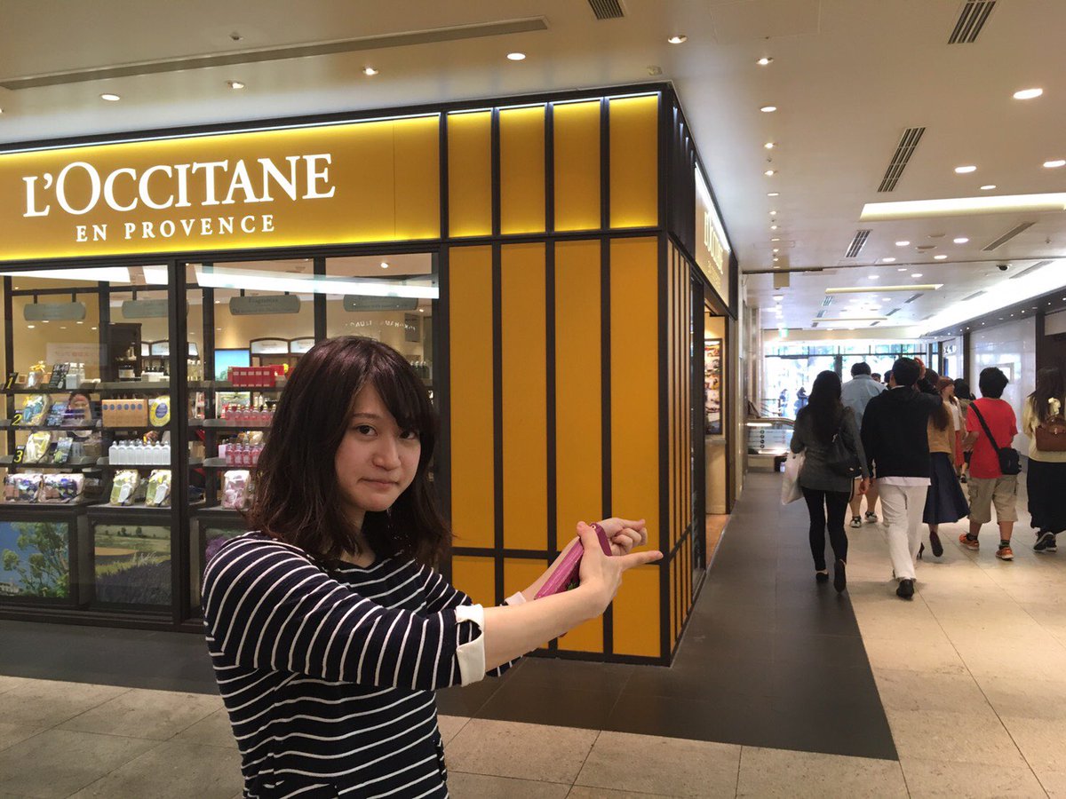 Steps5月企画 Touchable 会場は 横浜駅より徒歩8分の Stスポット です 会場までの道のりを写真とともにご案内しますね 道案内1 西口出てすぐの交番を左に 相鉄線のとこを真っ直ぐです ロクシタンを右に進みます スーツ屋さんを右