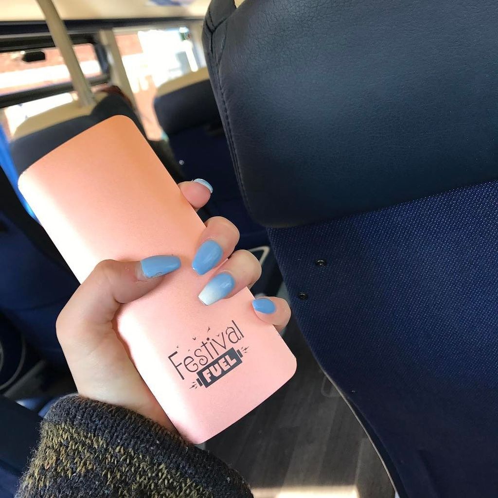 FestivalFuel's tweet photo. Those long bus journeys😴 so glad I don't have to worry about my phone dying! #festival #festivalfuel #busjourneys … https://t.co/LaCR9SokNh https://t.co/yVsnnHoFzZ