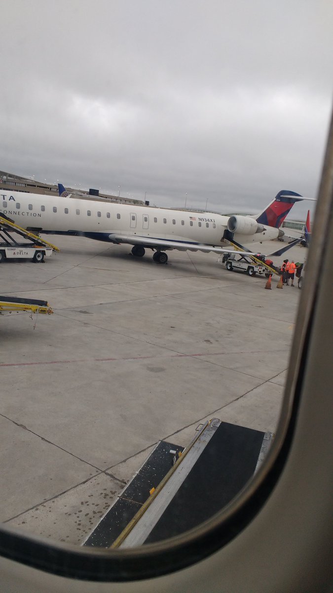 captainJAMErYca's tweet photo. When your airplane doesn't overbook, so you're not forcibly removed from your flight 😍😍😍😍😍
#JustDeltaThings https://t.co/LKvf3sT9ww