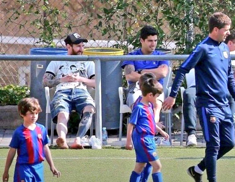 Parents: If 2 of the worlds best soccer players, Messi &amp; Suarez, can sit back, not interfere &amp; let their kids be coached, they you can too!