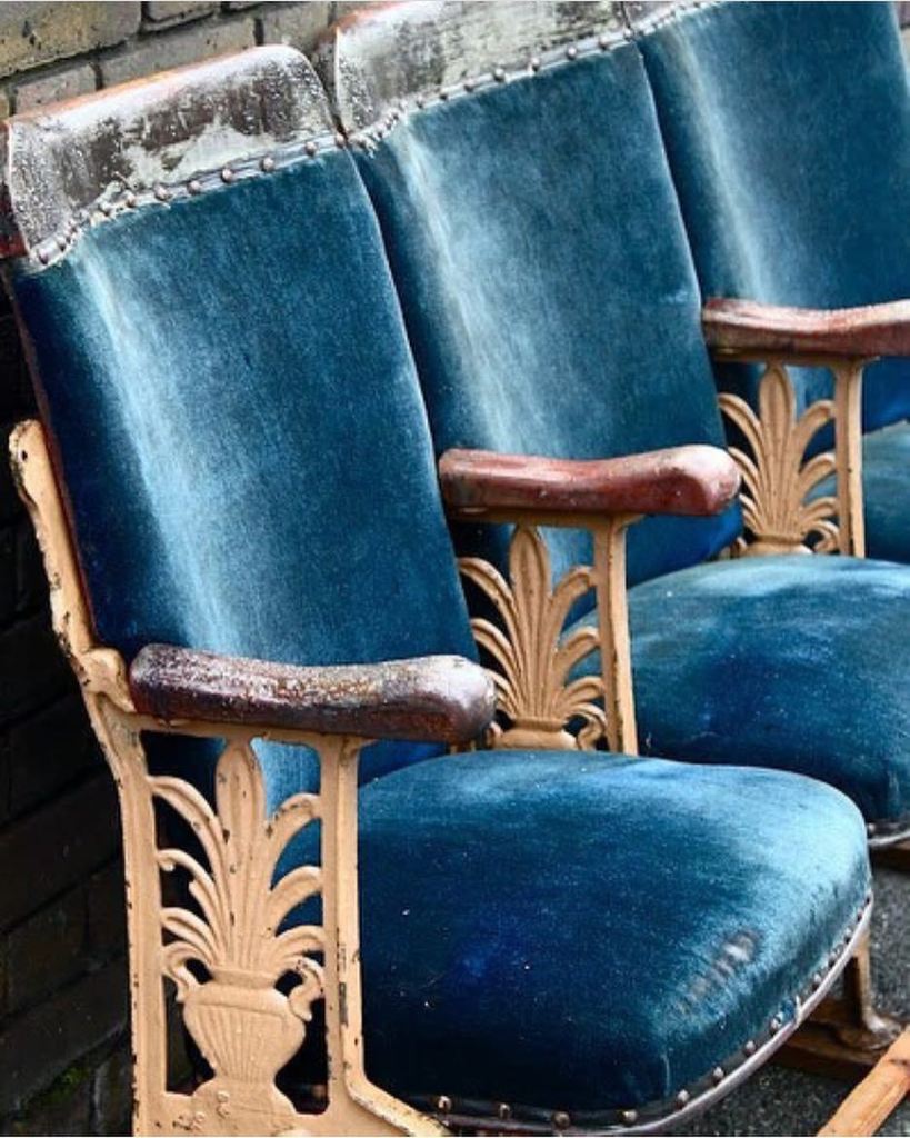 beofgoodchair's tweet photo. #vintage #bluevelvet via @lebedeva_nika / 💙/#beofgoodchair #theaterchairs #chairs #chairdesign #classic #blue #ins… https://t.co/EYtprWxh0U https://t.co/L9NPat7BfD