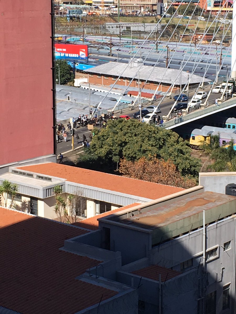 _RemoM's tweet image. Yasss ladies! 

Queens! Leaders! Boss! 
#StopTraffic 
#Protest
#GBV