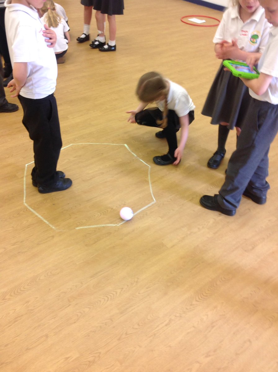 Harts_3G's tweet photo. We had so much fun creating 2D shapes with the Spheros in @MrsBakerClass3 #technologywizards 🤓 https://t.co/35LMgkGzOo