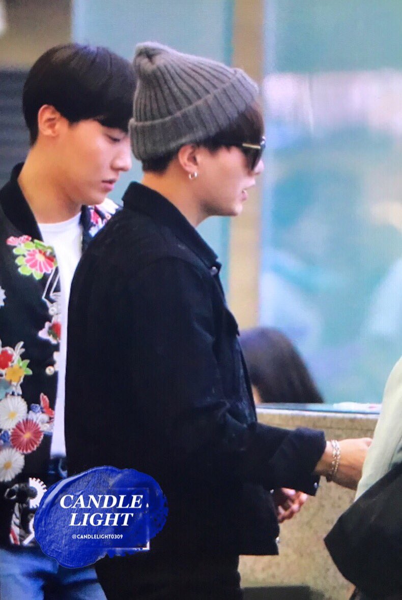 candlelight0309's tweet photo. 170519 ICN
#슈가 #SUGA #방탄소년단 #BTS
@BTS_twt

GOOD LUCK TO YOU! https://t.co/ONPVlorJxK