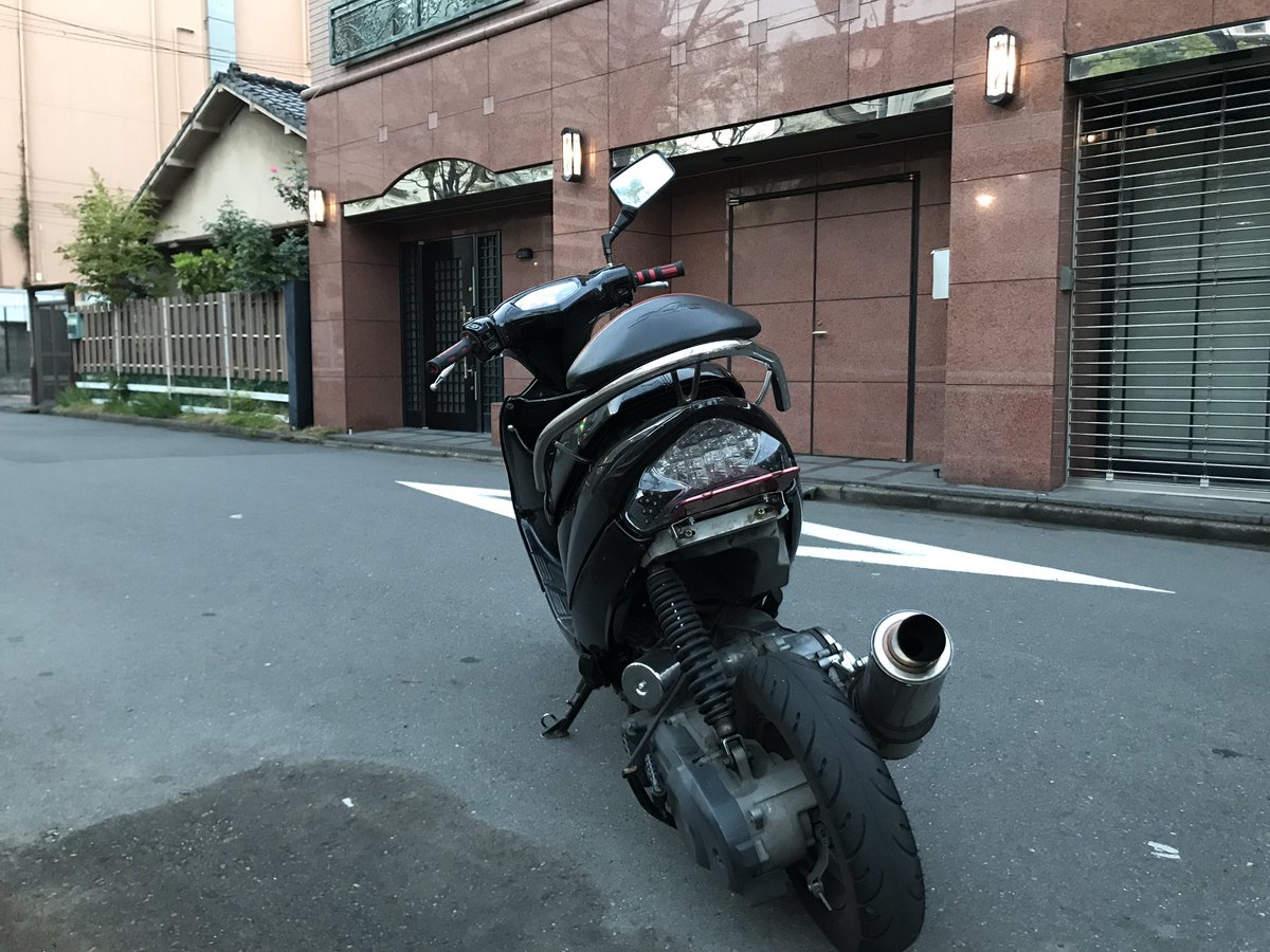 v125g20's tweet image. 東京からv125g売ります！
走行距離約25000です！
不具合はメットイン閉まらないです！
自賠責3年入ってます！
値段は15希望で、1番高値の人に売ります！
詳しい事DMお願いします！

＃拡散希望
＃ワンツー売ります
＃アドレス売ります
#v125 売ります