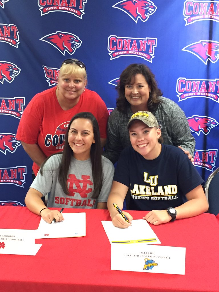 ConantSoftball's tweet photo. Congrats Sammie and Ally! So proud#! 🐾❤🐾❤🐾💙🐾💙🐾 https://t.co/7JOoGFhj4a