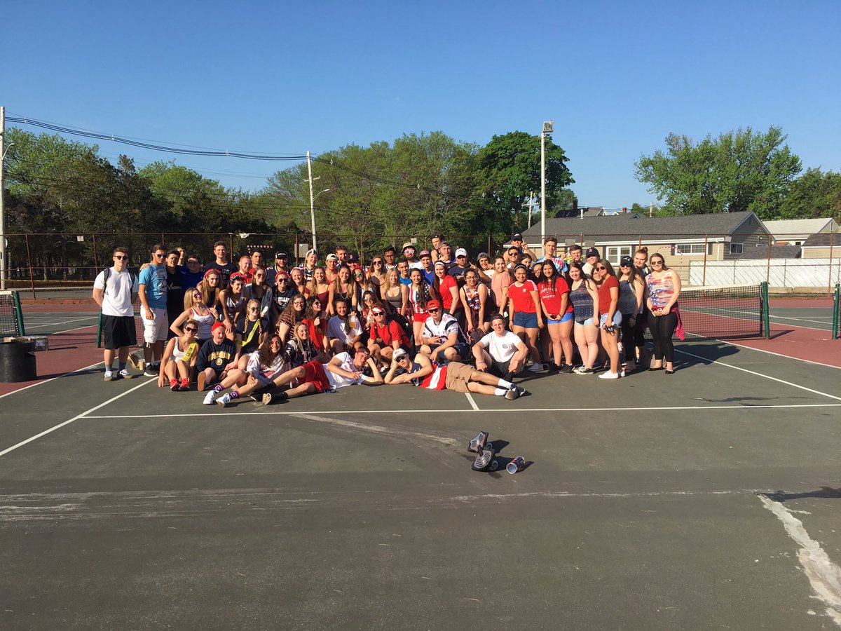 WHSClassof2017_'s tweet photo. Seniors 2017 🇺🇸 #OurTime #GraduationIn14 https://t.co/NupTtSm7Wb
