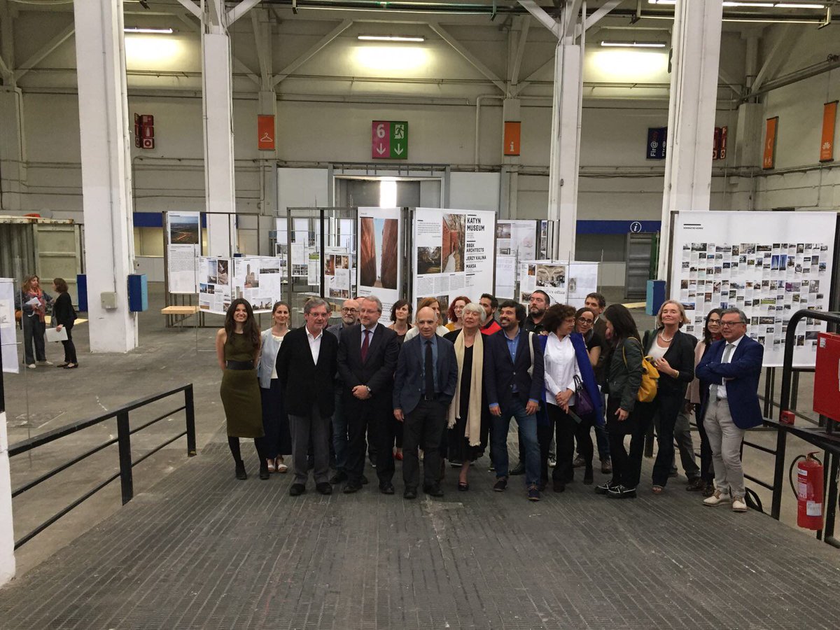 FundacioMies's tweet photo. La #SetmanaArquitectura arrenca amb la inauguració de l'exposició de l'#EUMiesAward2017 al Palau Victòria Eugènia! @COACatalunya @ArquinFAD https://t.co/78RlQ3CyTM