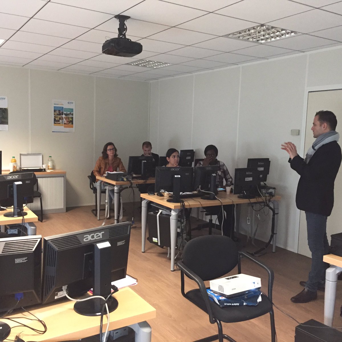sachatenet's tweet photo. Let get started! Session accompagnement twitter Sur Arcueil. #aagidf merci @carcaly_hugo et @sam_poiraudeau @DemancheT @DelphineSalou https://t.co/HnB8nFTRXz