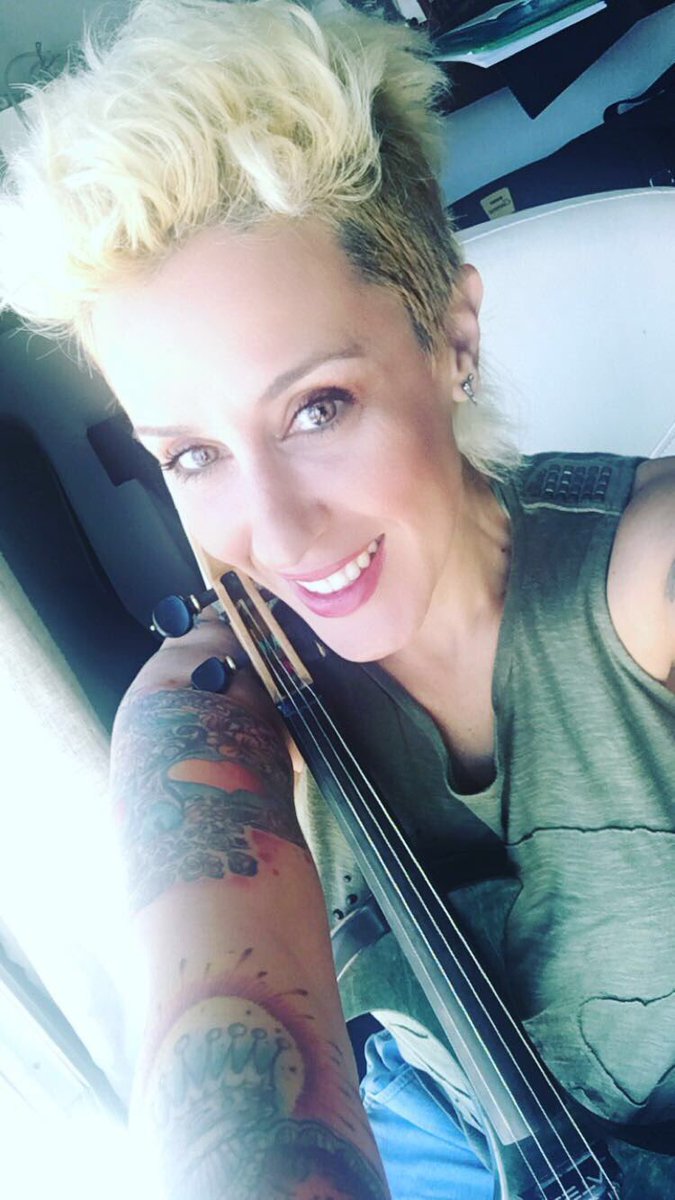 judithmateo's tweet photo. Hoy empezamos el viernes Violineando !!!!!!
Y tú ?????
🤘😜🤘 https://t.co/l45I9kwXm1