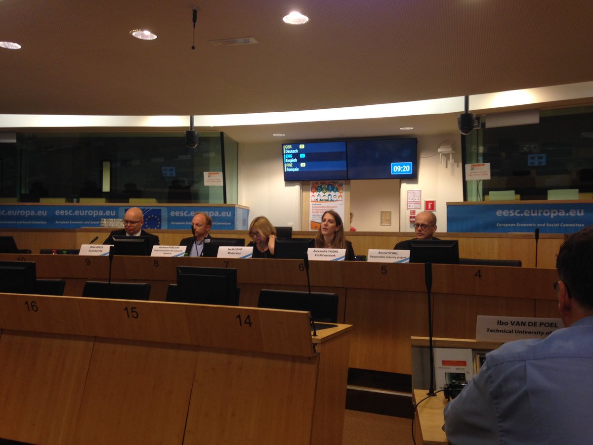 EuclidNetwork's tweet photo. Alexandra presenting the stakeholder engagement aspects of @resindustry #rri barriers: legitimacy, diversity, conflict of interest, jargonny https://t.co/H8tXN5Uzia