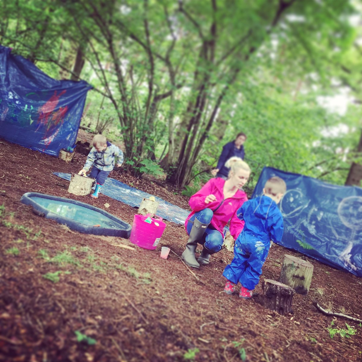 KidsGroWild's tweet photo. Outdoor art gallery ready for some splodgy masterpieces in the rain! #rainydays #kidsexploring #wellies #letthembelittle #childhoodunplugged https://t.co/BTBYMauxq5