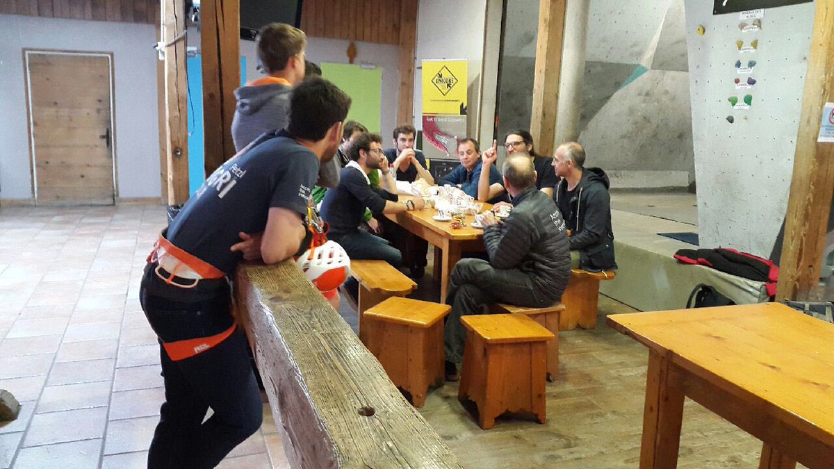 murmurescalade's tweet photo. Formation de l'équipe @Au_VieuxCampeur à l'assurage dynamique par @Petzl 💪 https://t.co/gj9X4lI3jj