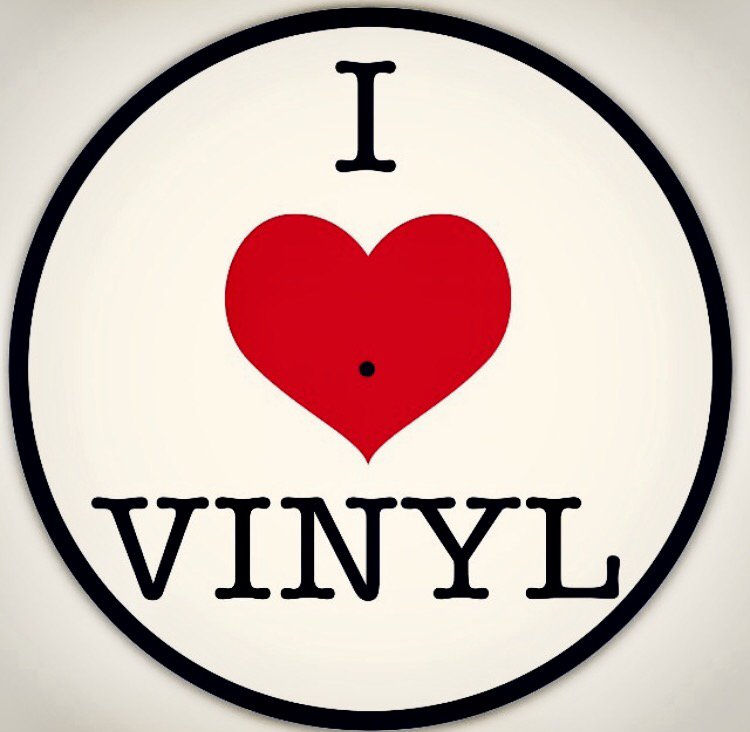 Do you love vinyl? Treat your deck to some fresh new slipmats ow.ly/qB4w20003Mb 100s of designs or custom mats!