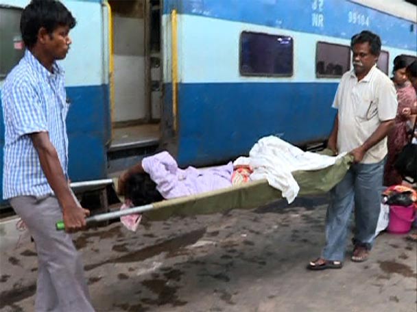 abpanandatv's tweet image. #PuducherryHowrahExpress #ACProblem পুদুচেরী-হাওড়া এক্সপ্রেসে ১২ ঘণ্টা এসি বিকল দুর্ভোগে যাত্রীরা abpananda.abplive.in/video/puducher…