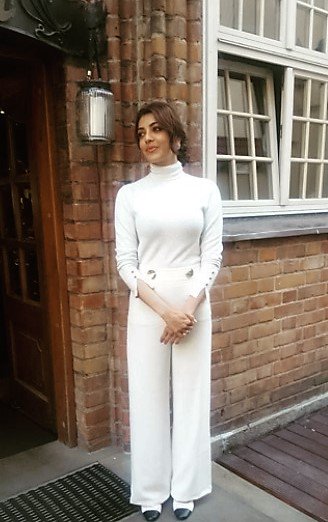 Queen_Kajal's tweet photo. "Is she a beauty or what!! #suchaclassic #vijay61 #kajalaggarwal"
via https://t.co/myClumBC8O
#SuperBeautiful @mskajalaggarwal ❤️❤️❤️ https://t.co/Oc7fXMpsgF