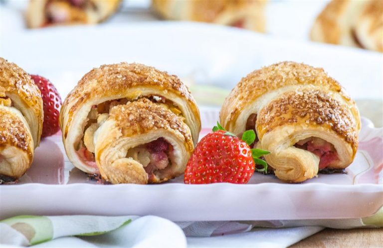 Rhabarber-Marzipan-Hörnchen
bit.ly/2rxHpON 
#foodblogger , #kochprofis , ##rhabarber, #Marzipan, #rezepte, #lecker